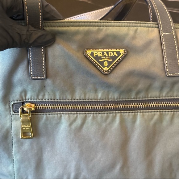 💎GORGEOUS AUTHENTIC PRADA NYLON/ LEATHER TOTE BAG💎 - Picture 6 of 16